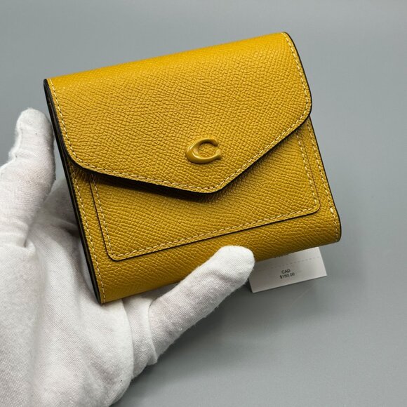 Coach CH808 Yellow Gold Wyn Small Crossgrain Leather Envelope Wallet NWT - Picture 1 of 16